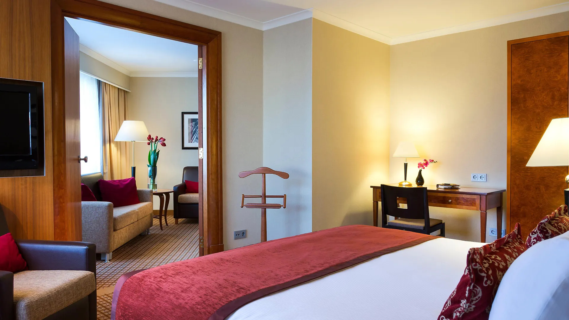 Crowne Plaza Amsterdam Airport contacts